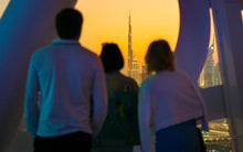 experience by boarding an elevator which takes you directly to the topmost floor or the upper horizontal rib of Dubai Frame. From its glass walkway, you can look around to revel in the city’s compelling contrast. While one side gives you the outstanding views of modern Dubai, the other side will journey you back in time, thanks to the understated yet charming structures that dot Karama, Bur Dubai, Deira, and Umm Hurair areas. There is also a café here to enrich your experience.