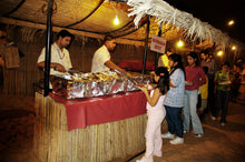 desert safari dubai serving Dinner to guest daily